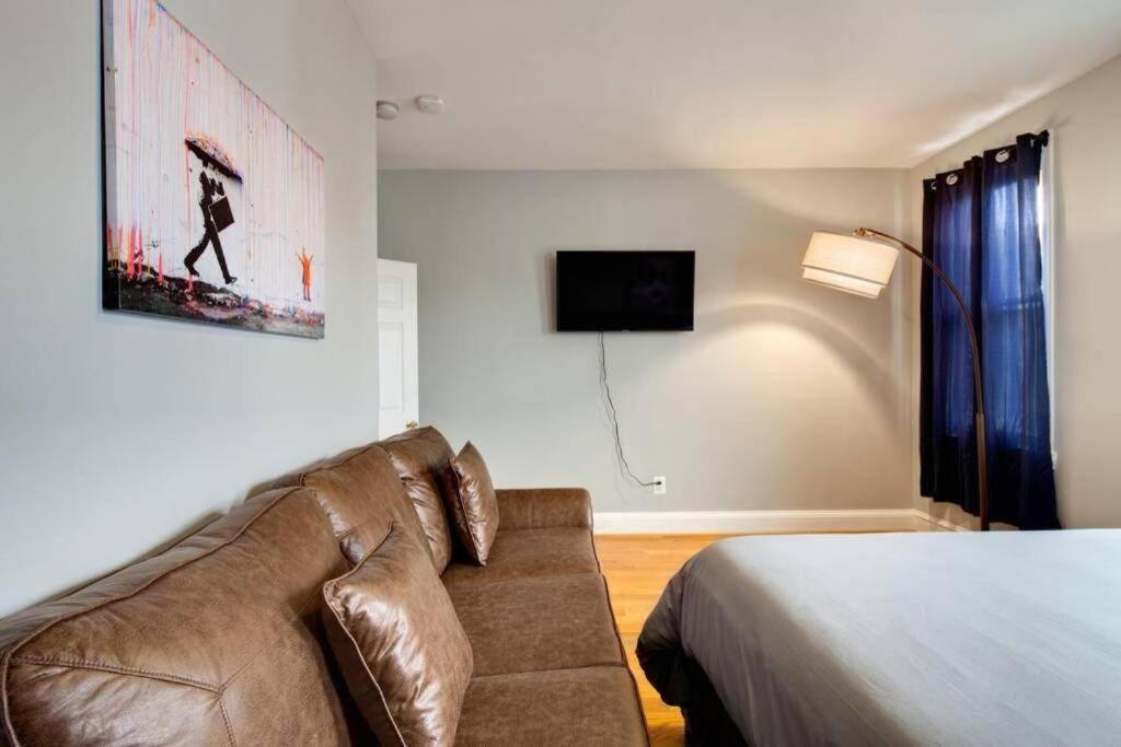 The Art Explorer Capital Hill Apartment Washington